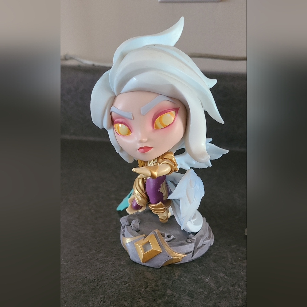 Riot games Kayle figure